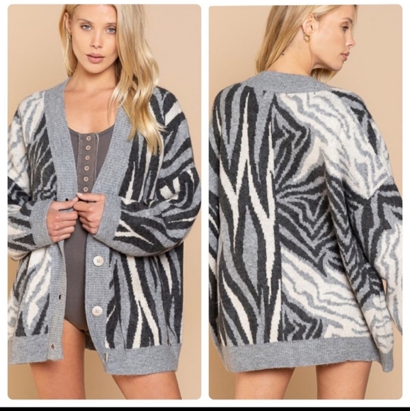 POL sweater Black and Gray 1 large left. - Picture 5 of 10